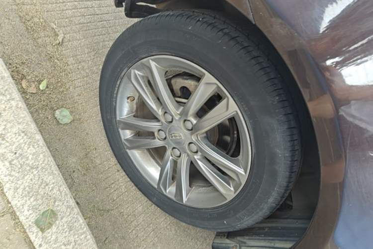 Used Geely Auto Emgrand 2017 Sedan Million Edition 1.5L CVT Upward Version Right Rear Wheel Hub