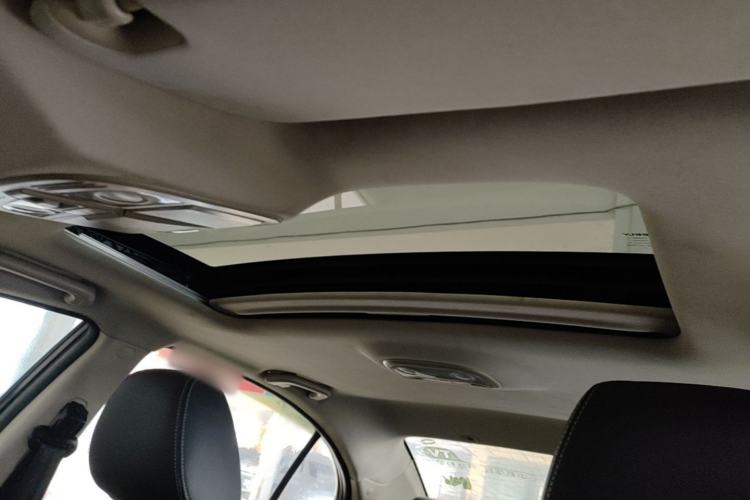Used Geely Auto Emgrand 2017 Sedan Million Edition 1.5L Manual Upward Connect Version Roof