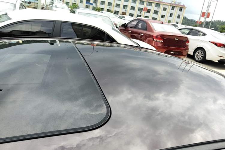 Used Geely Auto Emgrand 2017 Sedan Million Edition 1.5L CVT Upward Version Roof