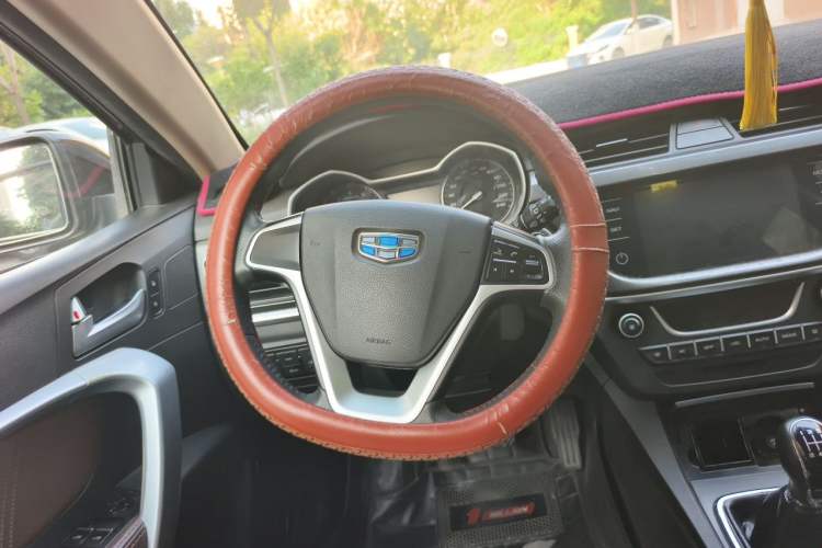 Used Geely Auto Emgrand 2017 Hatchback RS Million Edition 1.5L Manual Upward Version Steering Wheel
