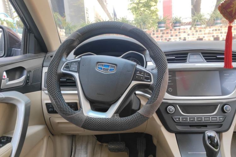 Used Geely Auto Emgrand 2017 Sedan Million Edition 1.5L CVT Luxury Model Steering Wheel