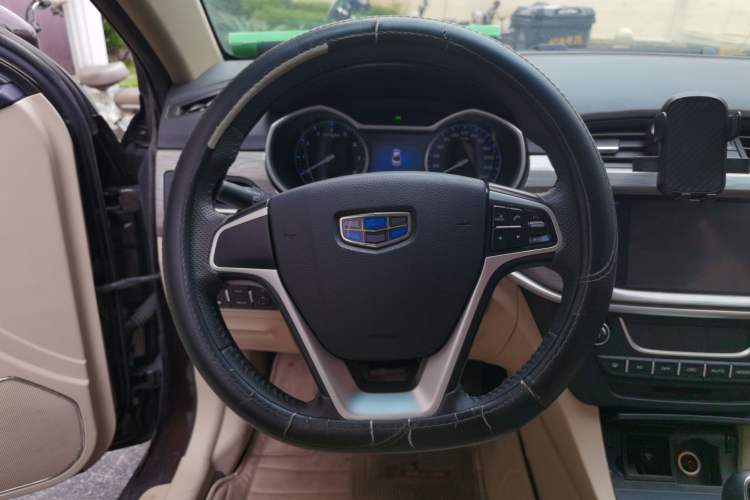 Used Geely Auto Emgrand 2017 Sedan Million Edition 1.5L Manual Luxury Model Steering Wheel