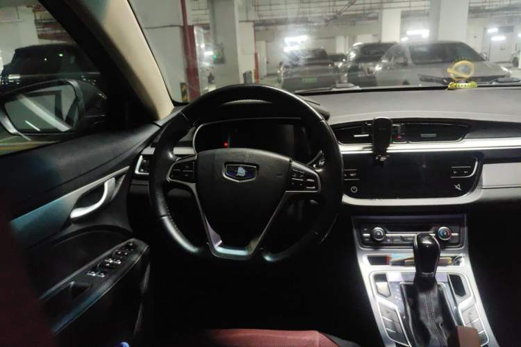 Used Geely Auto Emgrand 2017 Sedan Million Edition 1.5L CVT Upward Version Steering Wheel
