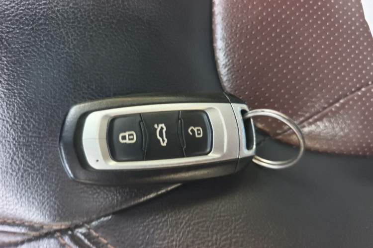 Used Geely Auto Emgrand 2017 Hatchback RS Million Edition 1.5L Manual Upward Version Vehicle Key
