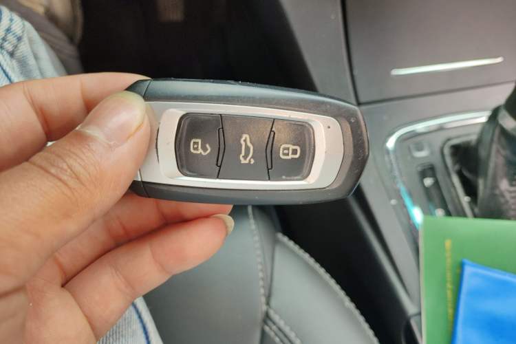 Used Geely Auto Emgrand 2017 Sedan Million Edition 1.5L CVT Upward Connectivity Version Vehicle Key