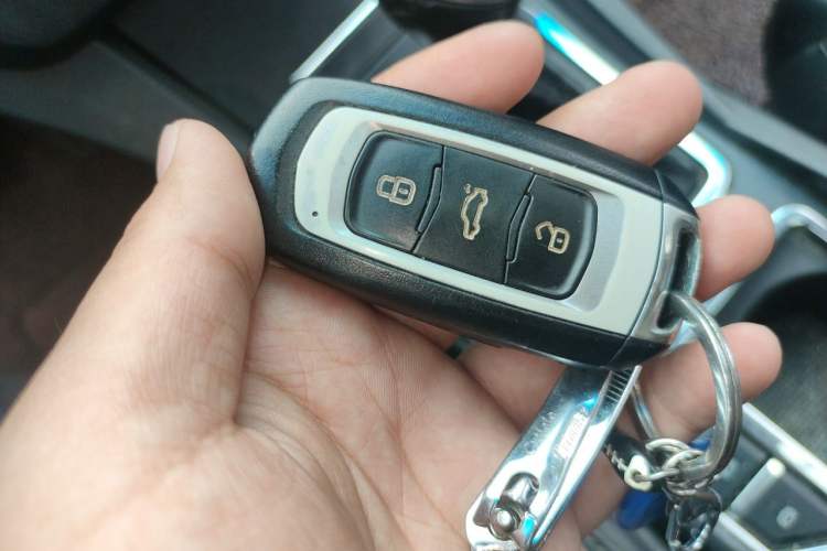 Used Geely Auto Emgrand 2017 Sedan Million Edition 1.5L CVT Upward Version Vehicle Key