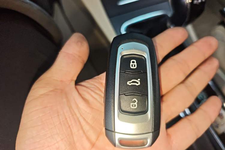 Used Geely Auto Emgrand 2017 Sedan Million Edition 1.5L Manual Luxury Model Vehicle Key
