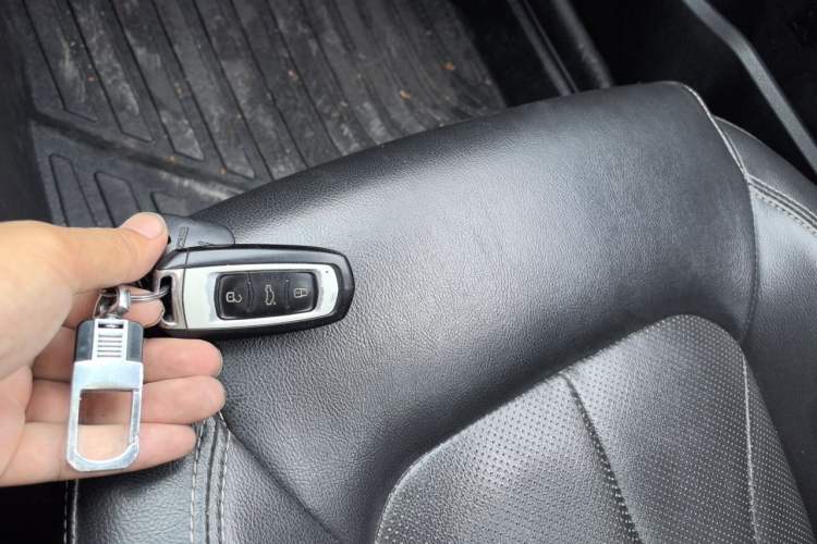 Used Geely Auto Emgrand 2017 Sedan Million Edition 1.5L CVT Upward Connectivity Version Vehicle Key