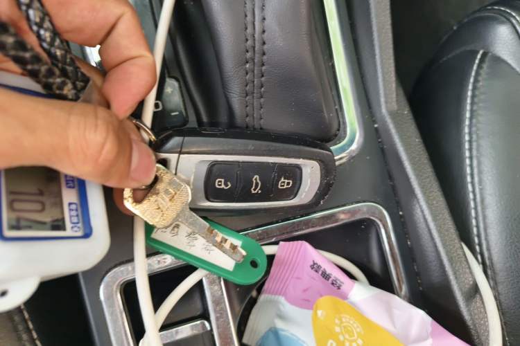 Used Geely Auto Emgrand 2017 Sedan Million Edition 1.5L CVT Upward Version Vehicle Key