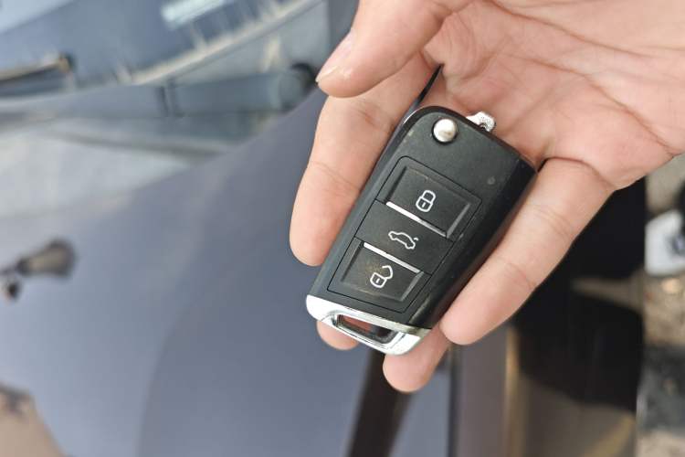 Used Geely Auto Emgrand 2017 Sedan Million Edition 1.5L CVT Upward Version Vehicle Key