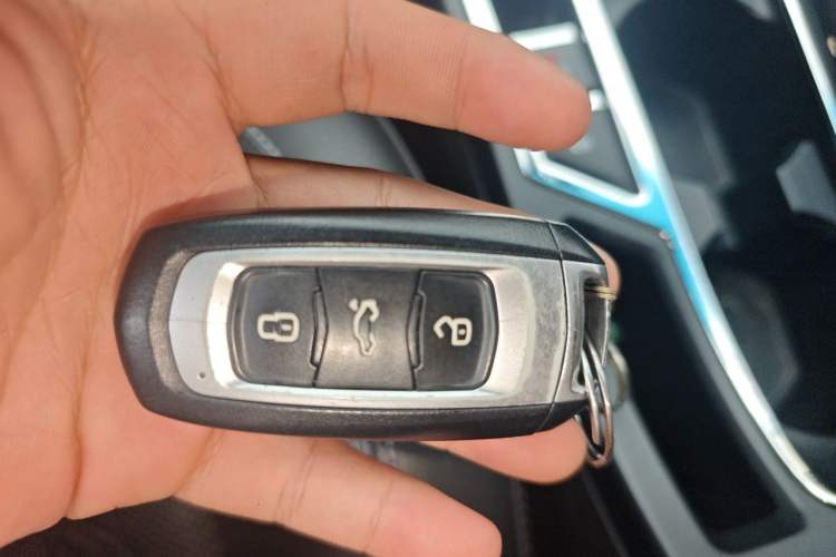 Used Geely Auto Emgrand 2017 Sedan Million Edition 1.5L CVT Upward Version Vehicle Key
