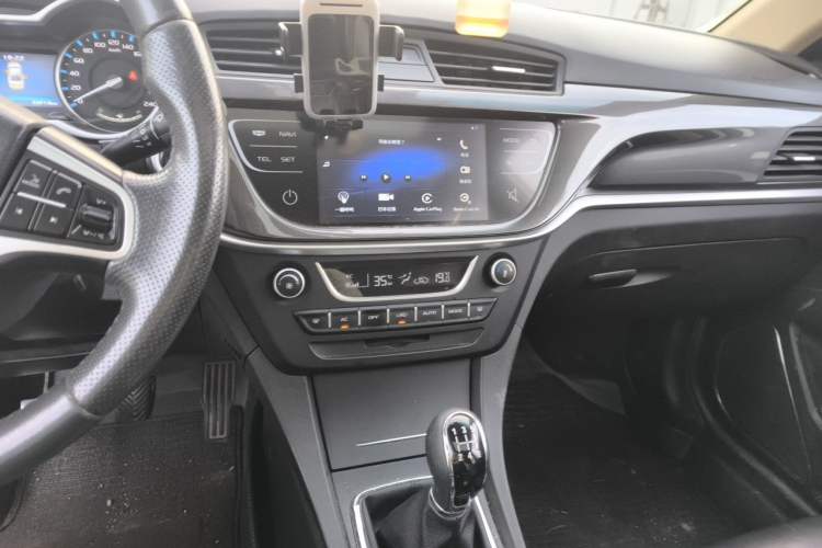 Used Geely Auto Emgrand 2017 Sedan Million Edition 1.5L Manual - Upward Version Audio And AC Panel