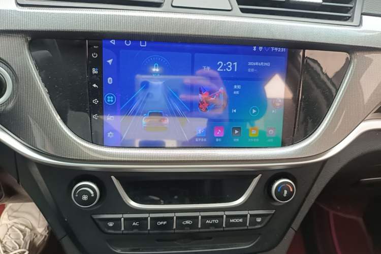 Used Geely Auto Emgrand 2017 Sedan Million Edition 1.5L CVT Upward Version Audio And AC Panel