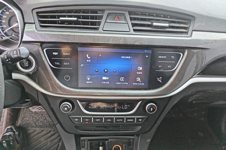 Used Geely Auto Emgrand 2017 Hatchback RS Million Edition 1.5L CVT Upward Version Audio And AC Panel