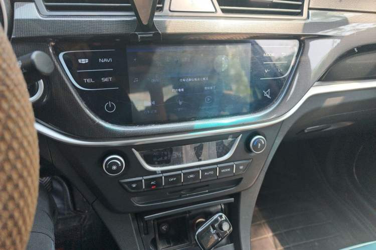 Used Geely Auto Emgrand 2017 Sedan Million Edition 1.5L Manual - Upward Version Audio And AC Panel