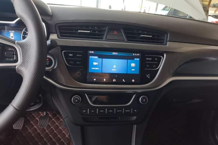 Used Geely Auto Emgrand 2017 Sedan Million Edition 1.5L Manual - Upward Version Audio And AC Panel