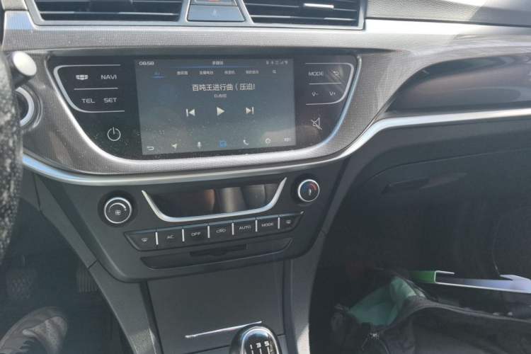 Used Geely Auto Emgrand 2017 Sedan Million Edition 1.5L Manual Upward Connect Version Audio And AC Panel