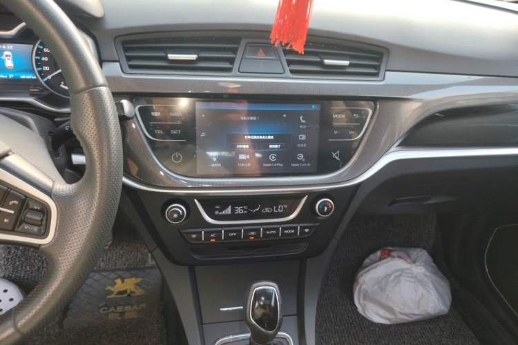 Used Geely Auto Emgrand 2017 Hatchback RS Million Edition 1.5L CVT Upward Version Audio And AC Panel