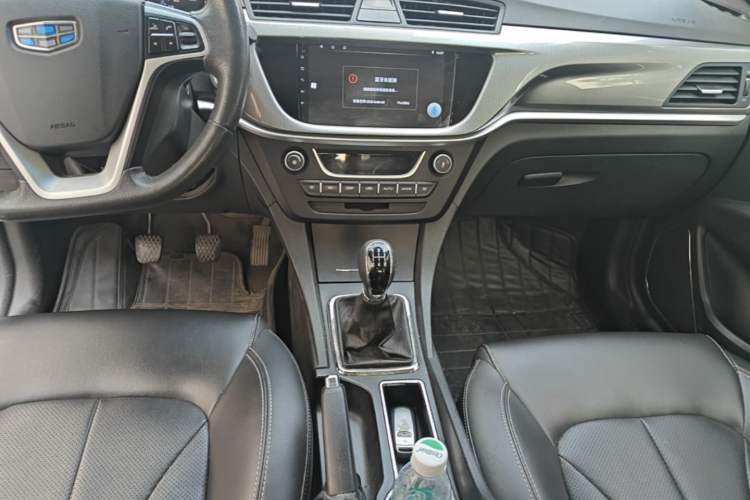 Used Geely Auto Emgrand 2017 Sedan Million Edition 1.5L Manual Upward Connect Version Audio And AC Panel