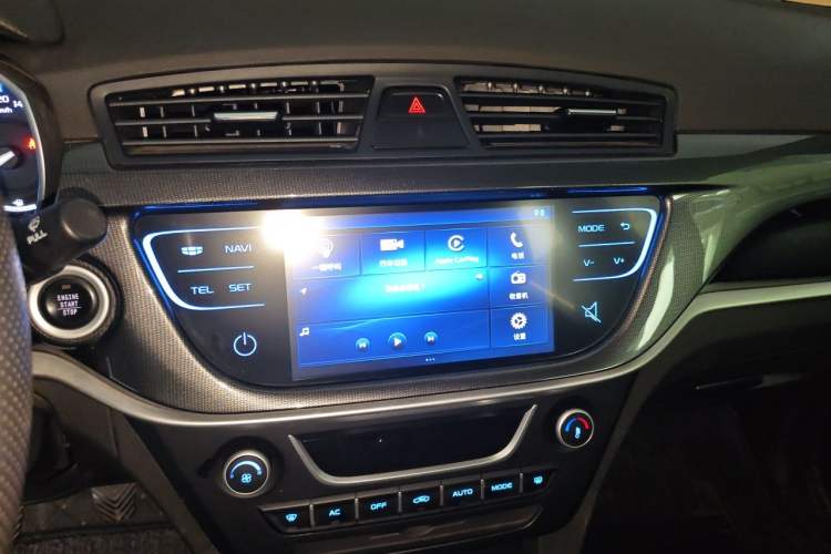 Used Geely Auto Emgrand 2017 Sedan Million Edition 1.5L Manual - Upward Version Audio And AC Panel