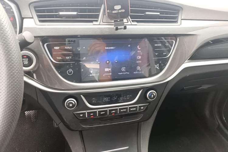 Used Geely Auto Emgrand 2017 Sedan Million Edition 1.5L Manual - Upward Version Audio And AC Panel