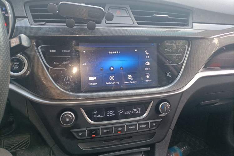 Used Geely Auto Emgrand 2017 Hatchback RS Million Edition 1.5L CVT Upward Version Audio And AC Panel