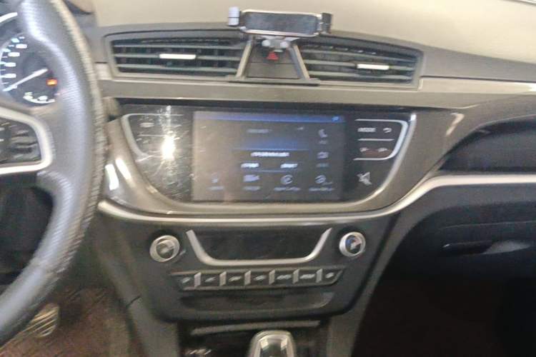 Used Geely Auto Emgrand 2017 Hatchback RS Million Edition 1.5L CVT Upward Version Audio And AC Panel