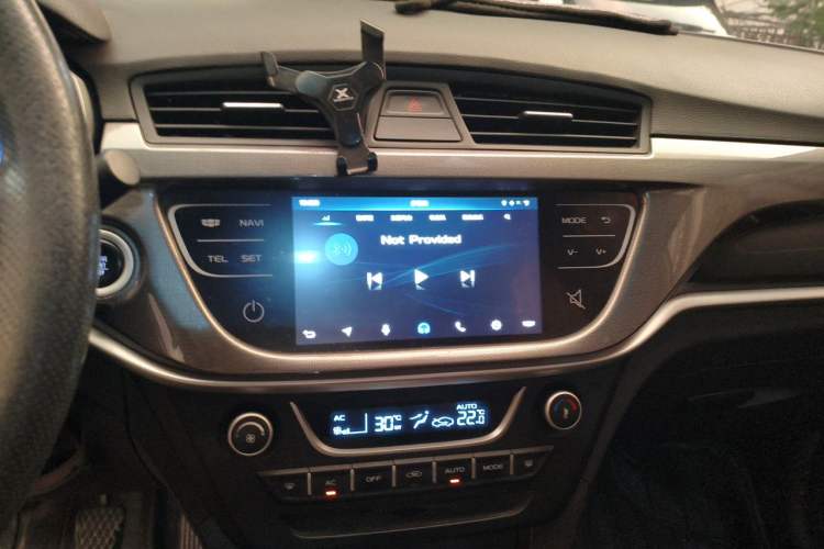 Used Geely Auto Emgrand 2017 Sedan Million Edition 1.5L Manual Upward Connect Version Audio And AC Panel
