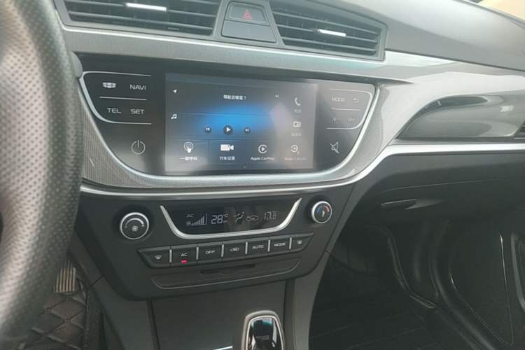 Used Geely Auto Emgrand 2017 Sedan Million Edition 1.5L CVT Upward Connectivity Version Audio And AC Panel