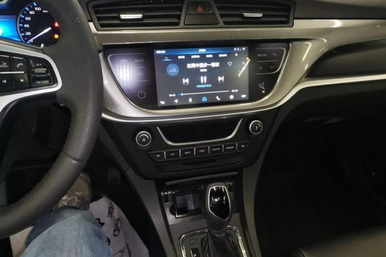 Used Geely Auto Emgrand 2017 Sedan Million Edition 1.5L CVT Upward Connectivity Version Audio And AC Panel