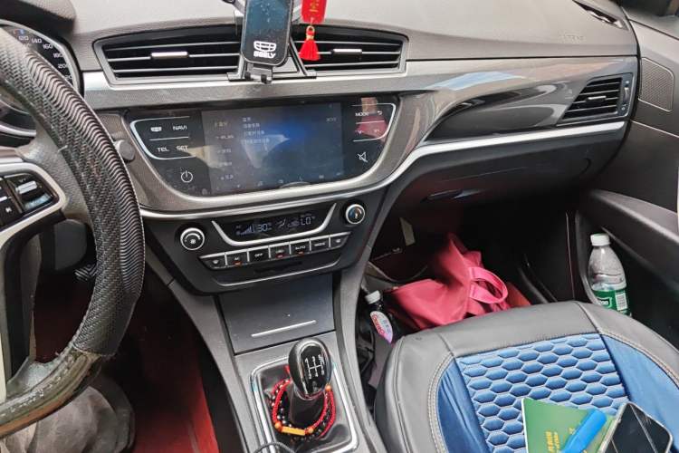 Used Geely Auto Emgrand 2017 Sedan Million Edition 1.5L Manual - Upward Version Audio And AC Panel