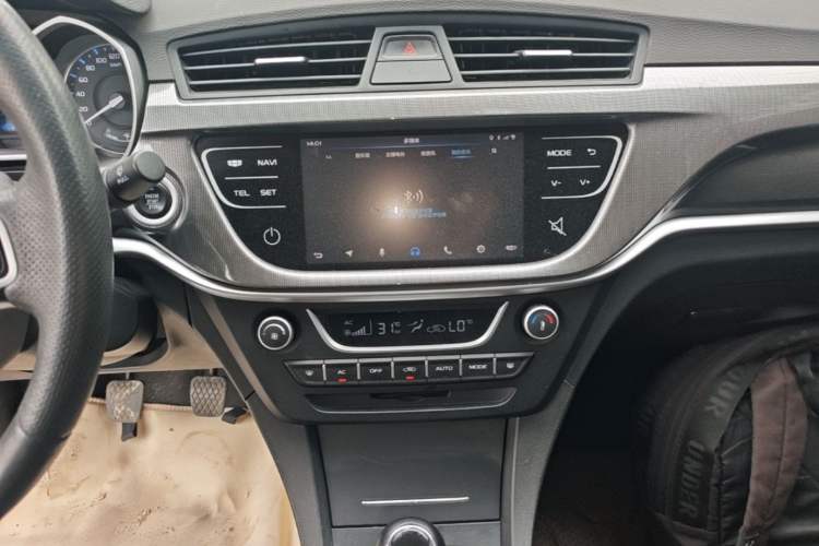 Used Geely Auto Emgrand 2017 Sedan Million Edition 1.5L Manual Upward Connect Version Audio And AC Panel