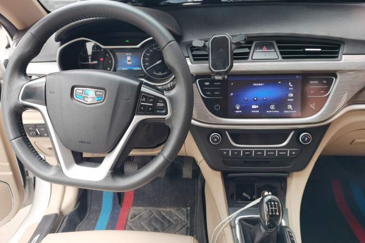 Used Geely Auto Emgrand 2017 Sedan Million Edition 1.5L Manual Luxury Model Audio And AC Panel