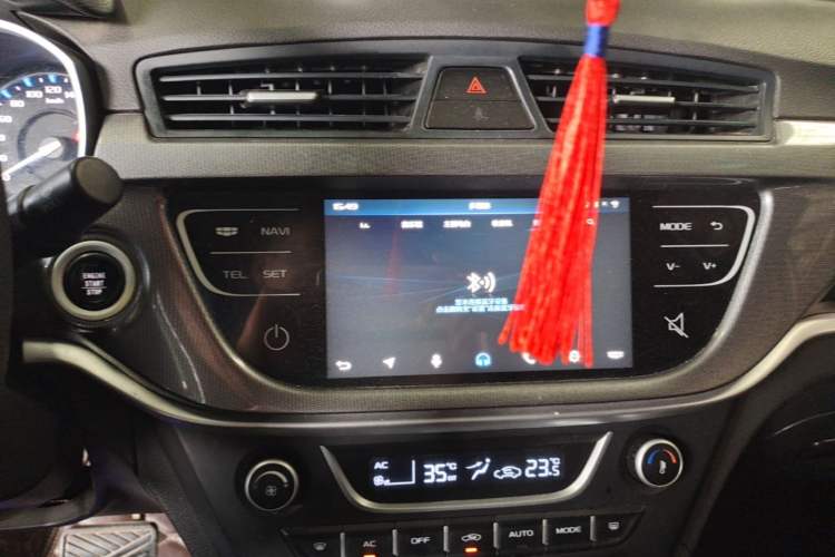 Used Geely Auto Emgrand 2017 Sedan Million Edition 1.5L CVT Upward Connectivity Version Audio And AC Panel