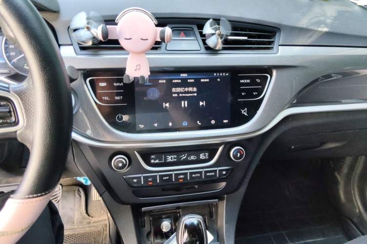 Used Geely Auto Emgrand 2017 Sedan Million Edition 1.5L CVT Upward Connectivity Version Audio And AC Panel