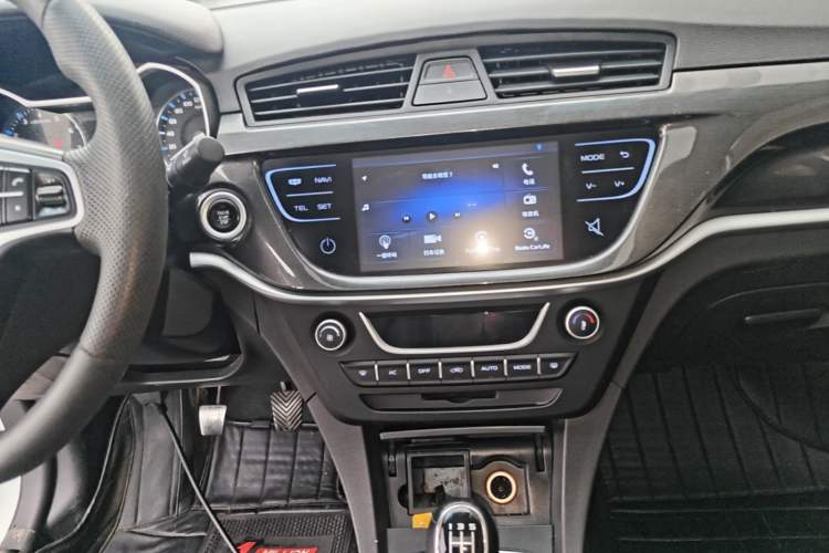 Used Geely Auto Emgrand 2017 Sedan Million Edition 1.5L Manual - Upward Version Audio And AC Panel