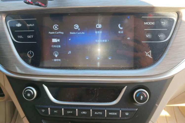 Used Geely Auto Emgrand 2017 Sedan Million Edition 1.5L CVT Luxury Model Audio And AC Panel