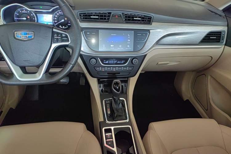 Used Geely Auto Emgrand 2017 Sedan Million Edition 1.5L CVT Luxury Model Audio And AC Panel