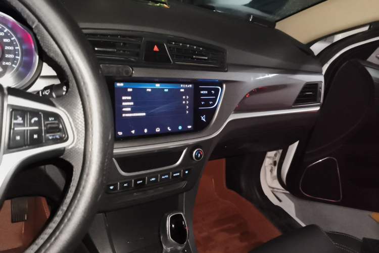 Used Geely Auto Emgrand 2017 Sedan Million Edition 1.5L CVT Upward Connectivity Version Audio And AC Panel