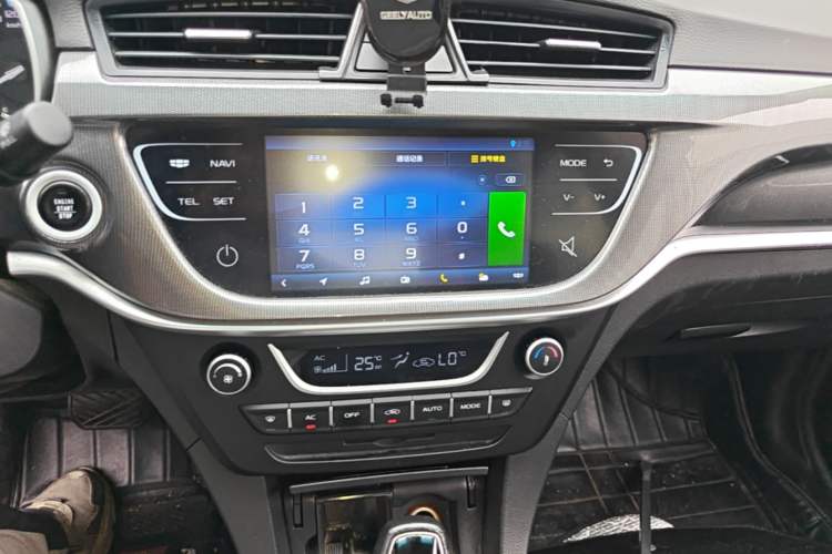 Used Geely Auto Emgrand 2017 Sedan Million Edition 1.5L CVT Upward Version Audio And AC Panel