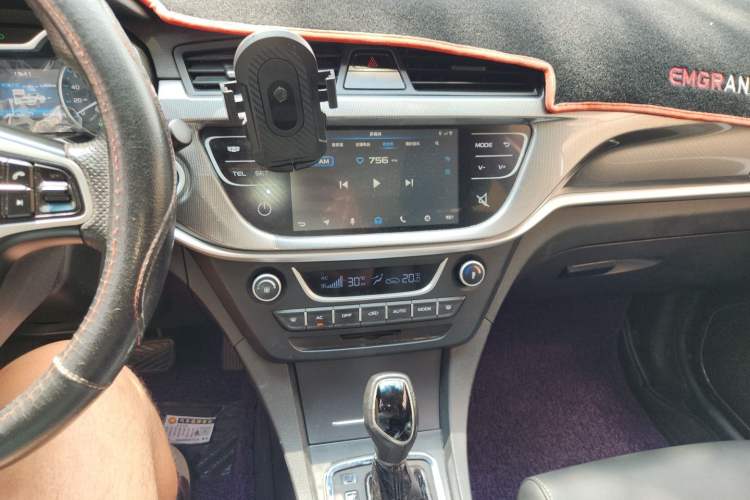 Used Geely Auto Emgrand 2017 Sedan Million Edition 1.5L CVT Upward Version Audio And AC Panel