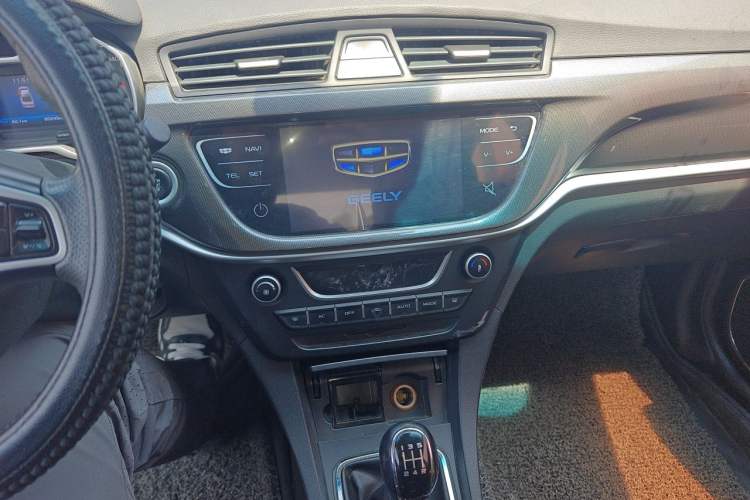 Used Geely Auto Emgrand 2017 Sedan Million Edition 1.5L Manual - Upward Version Audio And AC Panel
