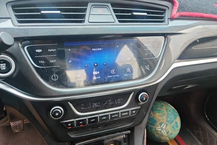 Used Geely Auto Emgrand 2017 Sedan Million Edition 1.5L Manual Upward Connect Version Audio And AC Panel