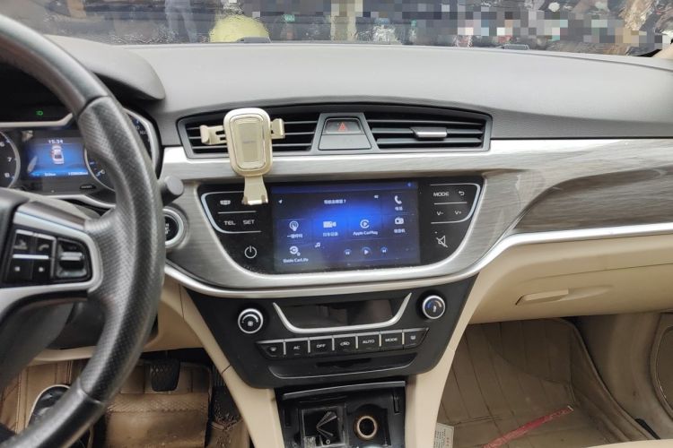 Used Geely Auto Emgrand 2017 Sedan Million Edition 1.5L Manual Luxury Model Audio And AC Panel