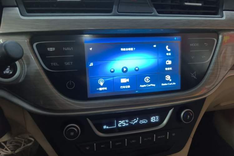 Used Geely Auto Emgrand 2017 Sedan Million Edition 1.5L CVT Luxury Model Audio And AC Panel