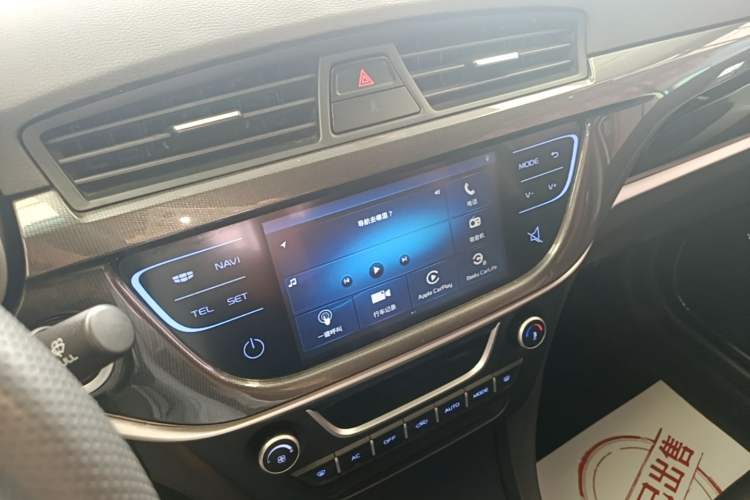 Used Geely Auto Emgrand 2017 Sedan Million Edition 1.5L Manual - Upward Version Audio And AC Panel