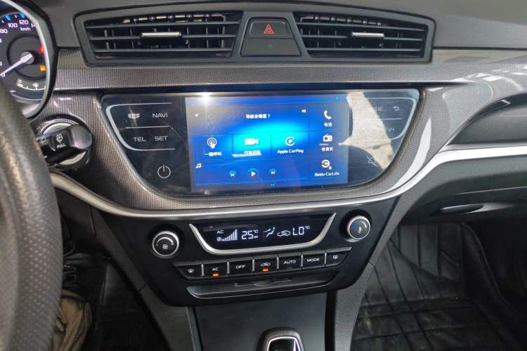 Used Geely Auto Emgrand 2017 Hatchback RS Million Edition 1.5L CVT Upward Version Audio And AC Panel
