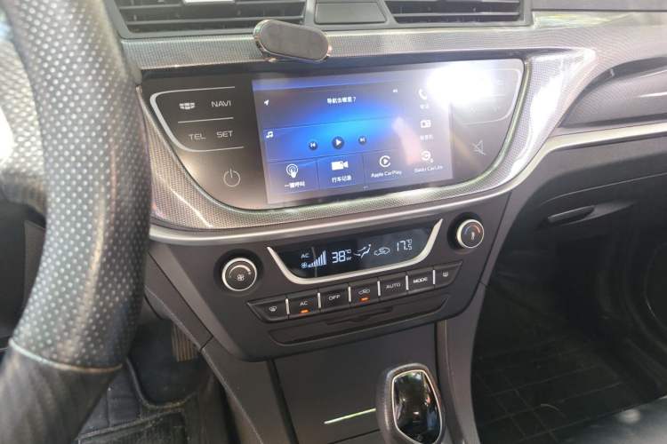 Used Geely Auto Emgrand 2017 Sedan Million Edition 1.5L CVT Upward Version Audio And AC Panel