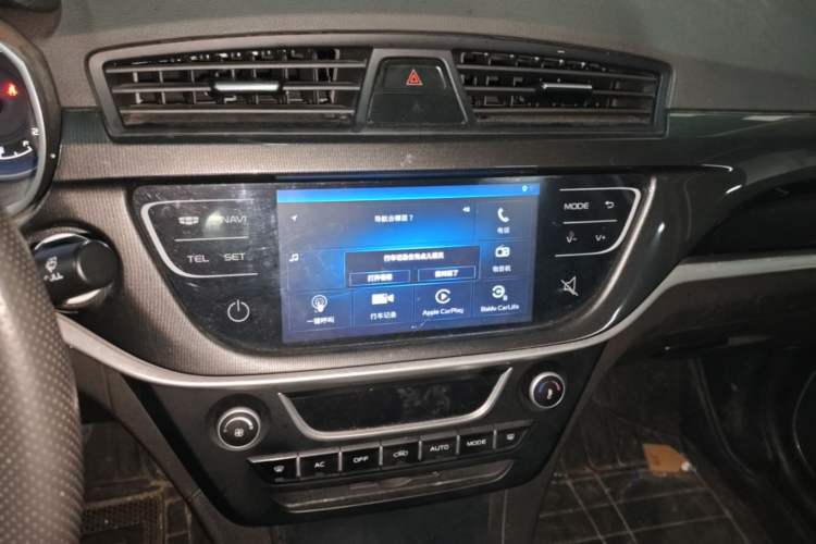 Used Geely Auto Emgrand 2017 Sedan Million Edition 1.5L CVT Upward Version Audio And AC Panel
