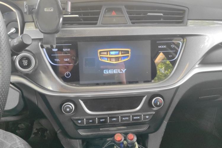Used Geely Auto Emgrand 2017 Sedan Million Edition 1.5L Manual Upward Connect Version Audio And AC Panel